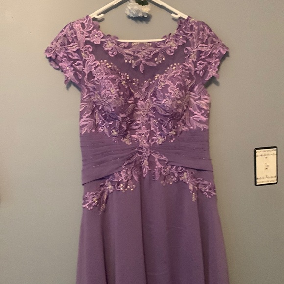 J J House Mother of the Bride dress. NWT Lavender with bodice detail size 10 - Picture 2 of 4
